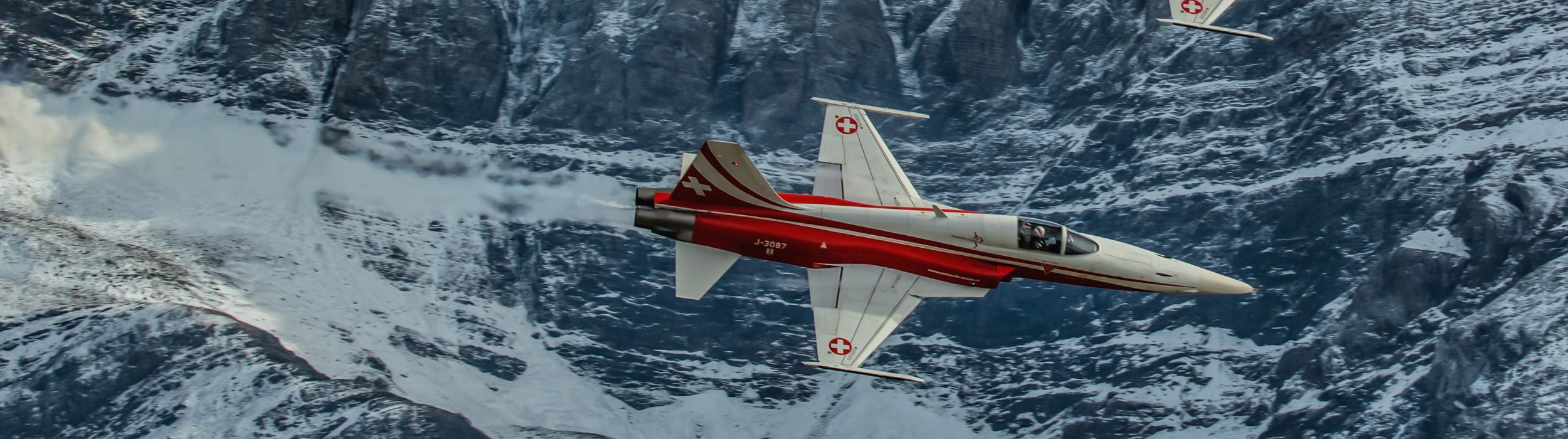 Patrouille Suisse F-5s in Flight